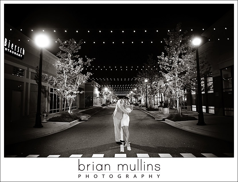 Kissing under street lights Kissing under street lights