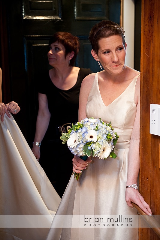 nace_wedding-0008 bride peeking around the corner at her wedding party